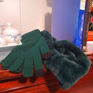 NWT Unbelievably Soft Tahari Ear Band & Texting Gloves Set